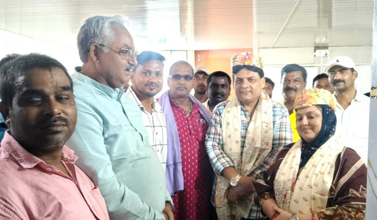 स्टेशन रोड दुकानदार संघ ने मेयर और डिप्टी मेयर का किया सम्मान