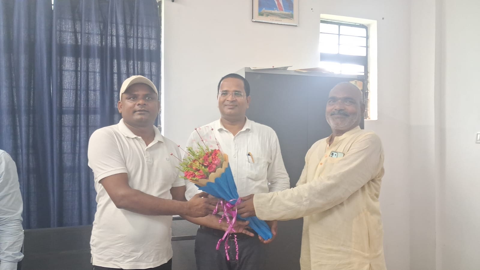 स्थानांतरण पर सम्मान के साथ किया सीओ को विदा, नव पदस्थापित का गर्मजोशी से स्वागत