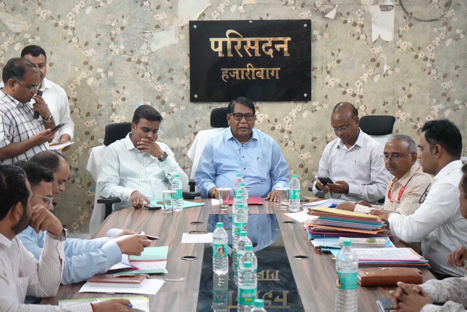 विभागों को राजस्व लक्ष्य पूरा करने का दिया निर्देश