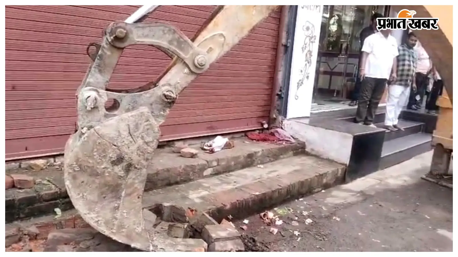 मुजफ्फरपुर में बुलडोजर एक्शन: श्रावणी मेले से पहले मक्खन साह चौक से छाता बाजार तक हटा अतिक्रमण