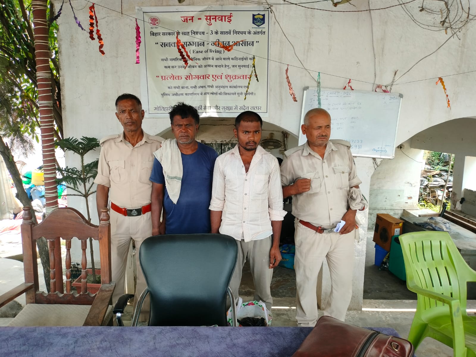 बंजरिया पुलिस की बड़ी कार्रवाई, 135 लीटर देशी शराब बरामद, दो गिरफ्तार