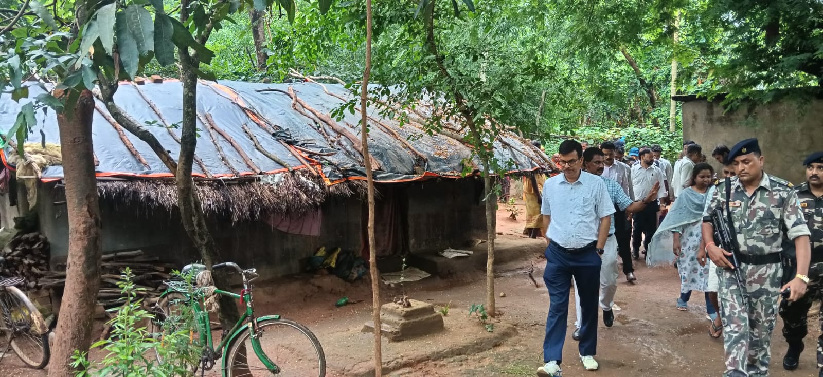 पूर्वी सिंहभूम : चाकुलिया दौरे पर सख्त दिखे डीसी, लापरवाही पर कार्रवाई के दिए निर्देश