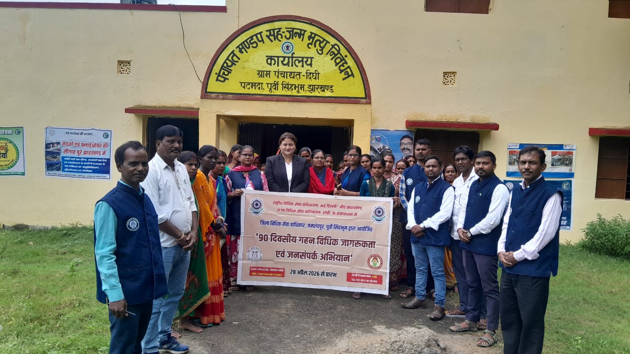 डालसा मोबाइल वैन ने ग्रामीणों को किया जागरूक