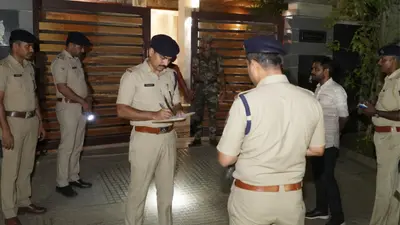 रांची: बिल्डर के यहां लाखों की चोरी करके दूसरे घर में घुसे, गार्ड की हवाई फायरिंग से भागे