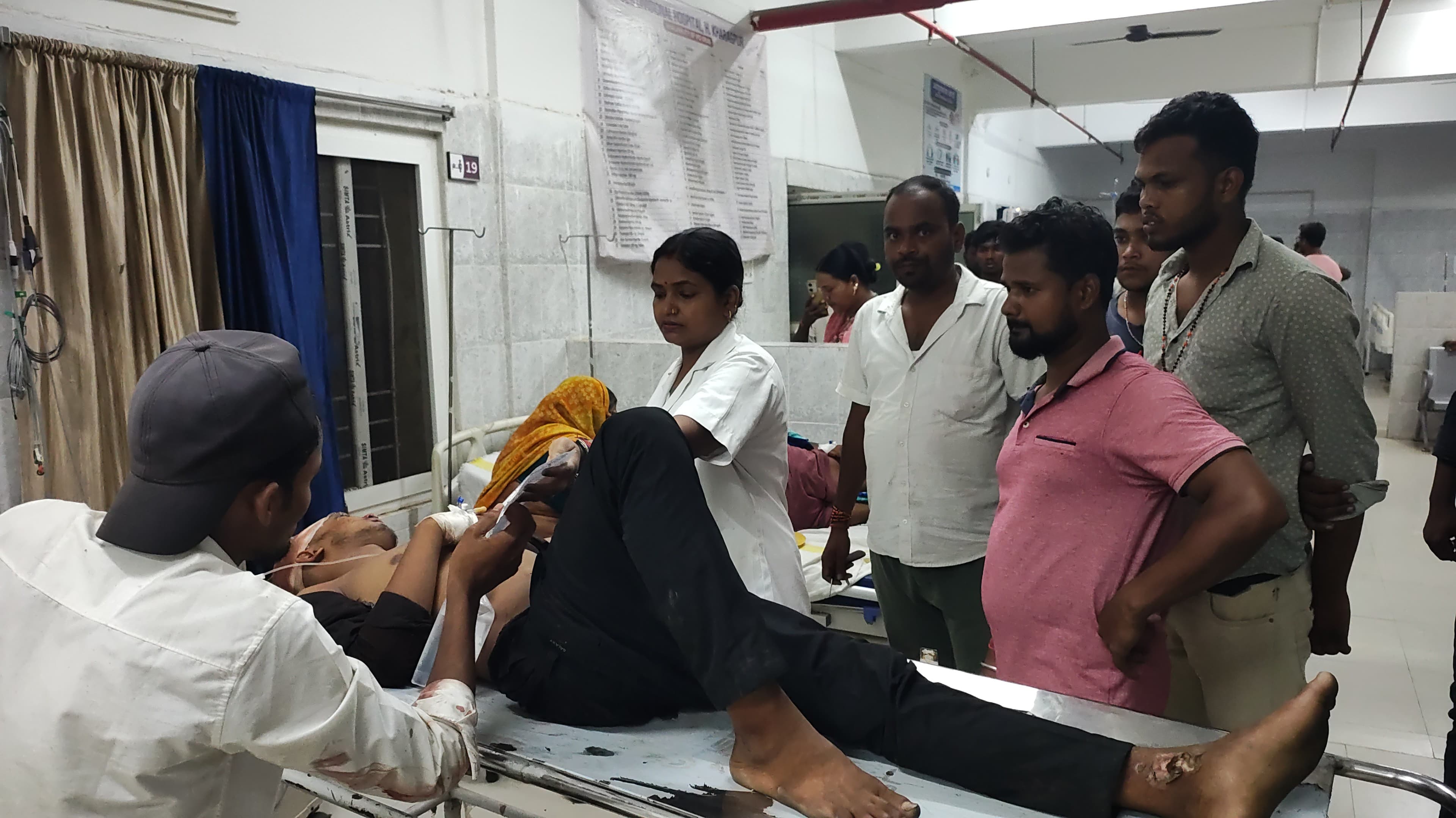 खड़गपुर में हादसों की 'काली रात': दो अलग-अलग दुर्घटनाओं में एक युवक की मौत, दो घायल