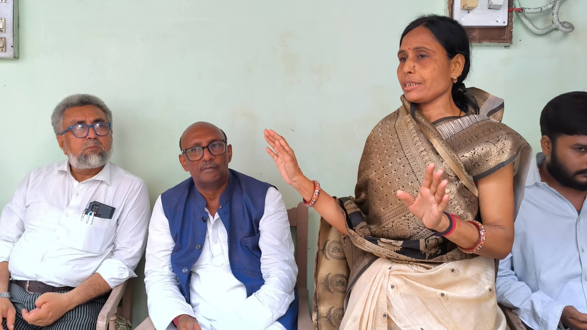 वार्ड 23 में बुनियादी समस्याओं को लेकर फूटा जनता का गुस्सा, पूर्व विधायक के सामने खुलकर निकाली भड़ास