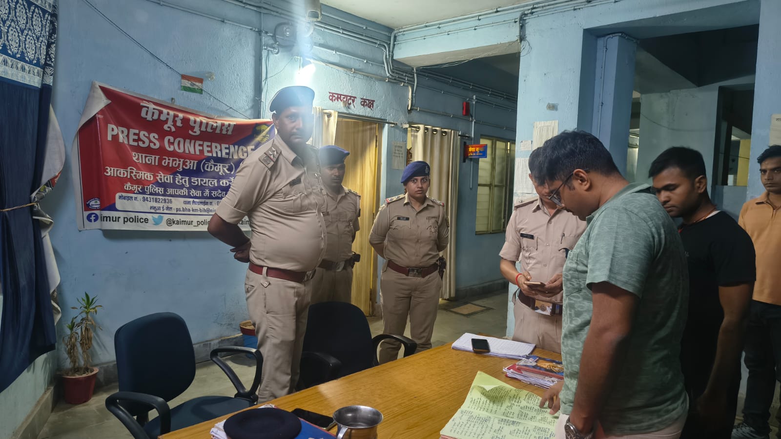 कैमूर: देर रात नगर थाना पहुंचे SP, ओडी ड्यूटी और गश्ती व्यवस्था की जांच; लापरवाही पर दिए सख्त निर्देश