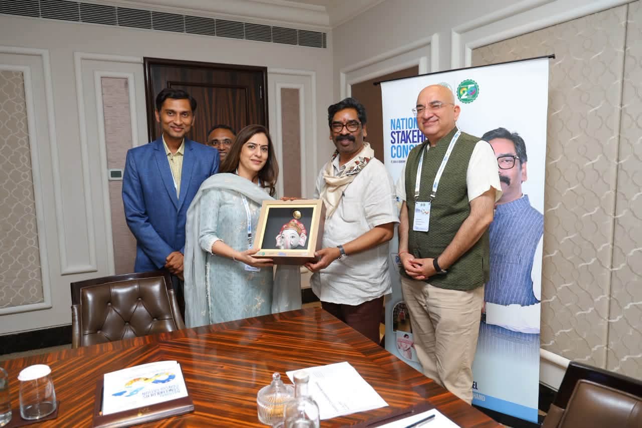 नई दिल्ली के ताज पैलेस में आयोजित नेशनल स्टेकहोल्डर्स कंसल्टेशन-2026 में सरायकेला छऊ ने बटोरी सुर्खियां.