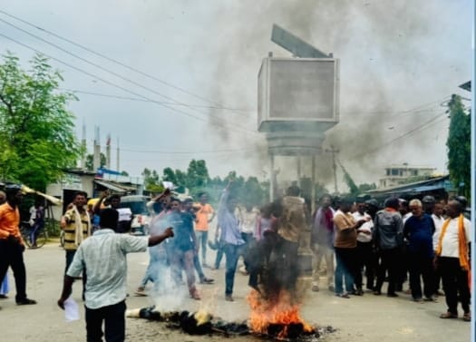 मौलापुर में प्रशासनिक संकट को लेकर फूटा गुस्सा, लोगों ने प्रधानमंत्री बालेन शाह का पुतला फूंका