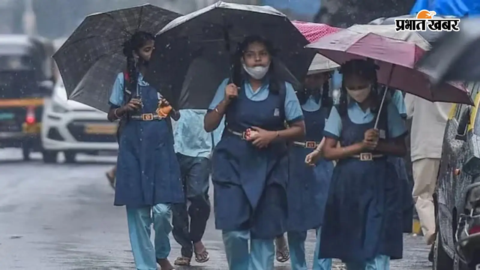 UP में भारी बारिश के बीच प्रशासन का फैसला, प्रदेश के कई जिलों में स्कूल-कॉलेज बंद