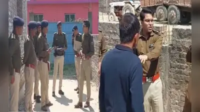 कोल्हुआ पैगम्बरपुर में घर के दरवाजे पर मिले दो सुतली बम, पुलिस जांच में जुटी