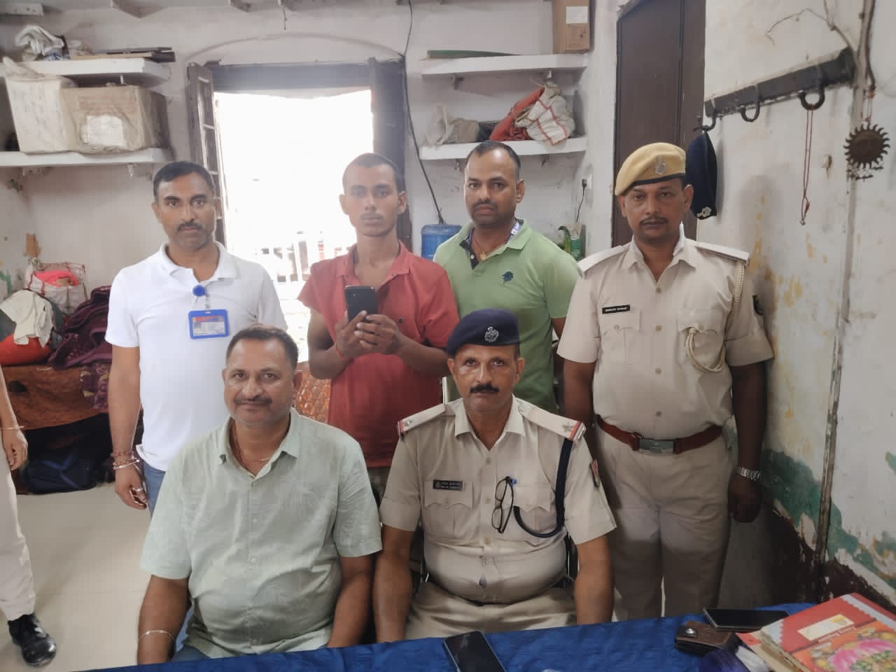 किऊल स्टेशन पर ‘ऑपरेशन यात्री सुरक्षा’ के तहत भागलपुर का मोबाइल चोर गिरफ्तार, सोने के जेवर भी बरामद