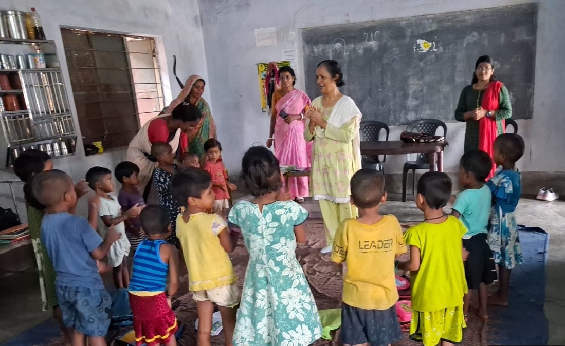 सरायकेला-खरसावां: आंगनवाड़ी केंद्रों में लापरवाही पर प्रशासन सख्त, सीडीपीओ ने औचक निरीक्षण कर दिए कड़े निर्देश