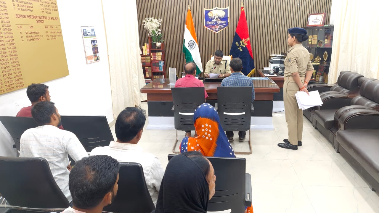 छपरा: एसएसपी ने जनसुनवाई में सुनी फरियादियों की समस्याएं, त्वरित कार्रवाई के दिए निर्देश