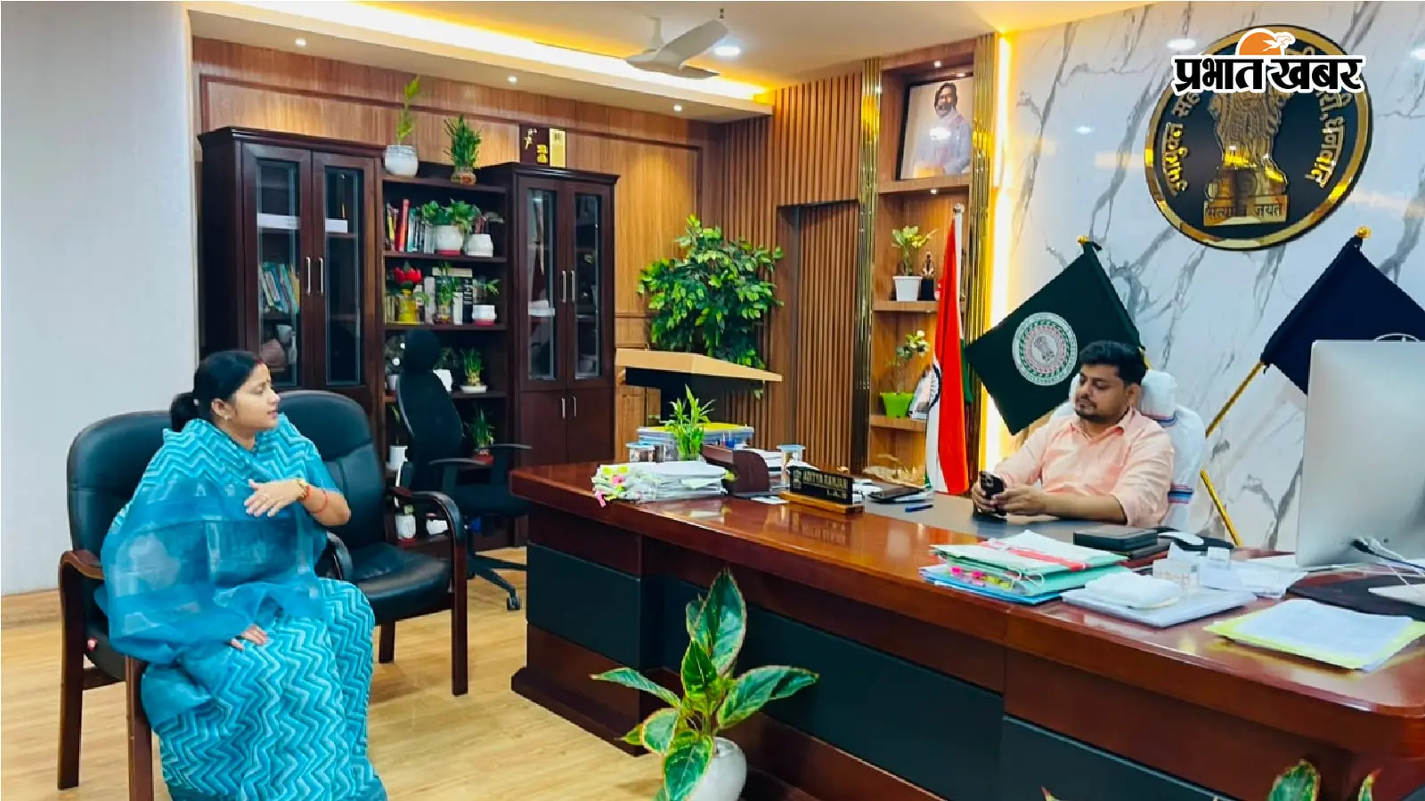 झरिया की जनसमस्याओं पर विधायक रागिनी सिंह ने डीसी से की मुलाकात, भू-धंसान, सड़क और पेयजल के मुद्दे उठाए