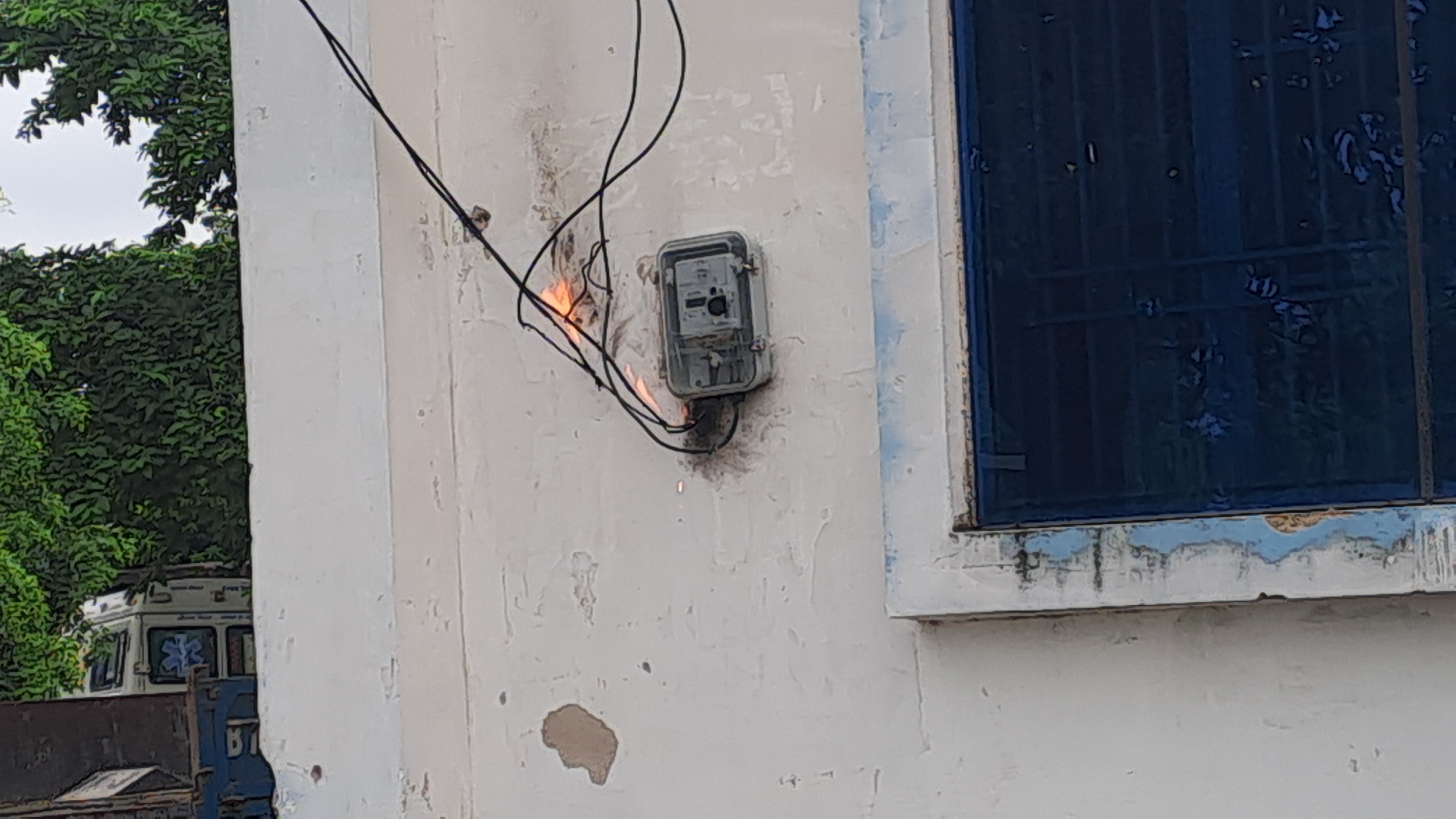 दरौंदा प्रखंड कार्यालय में बिजली मीटर में लगी आग, शॉर्ट सर्किट से ठप हुआ कामकाज