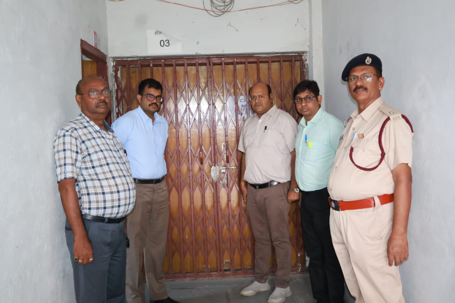 कोडरमा डीसी ने किया ईवीएम वेयरहाउस का निरीक्षण, सुरक्षा व्यवस्था का लिया जायजा