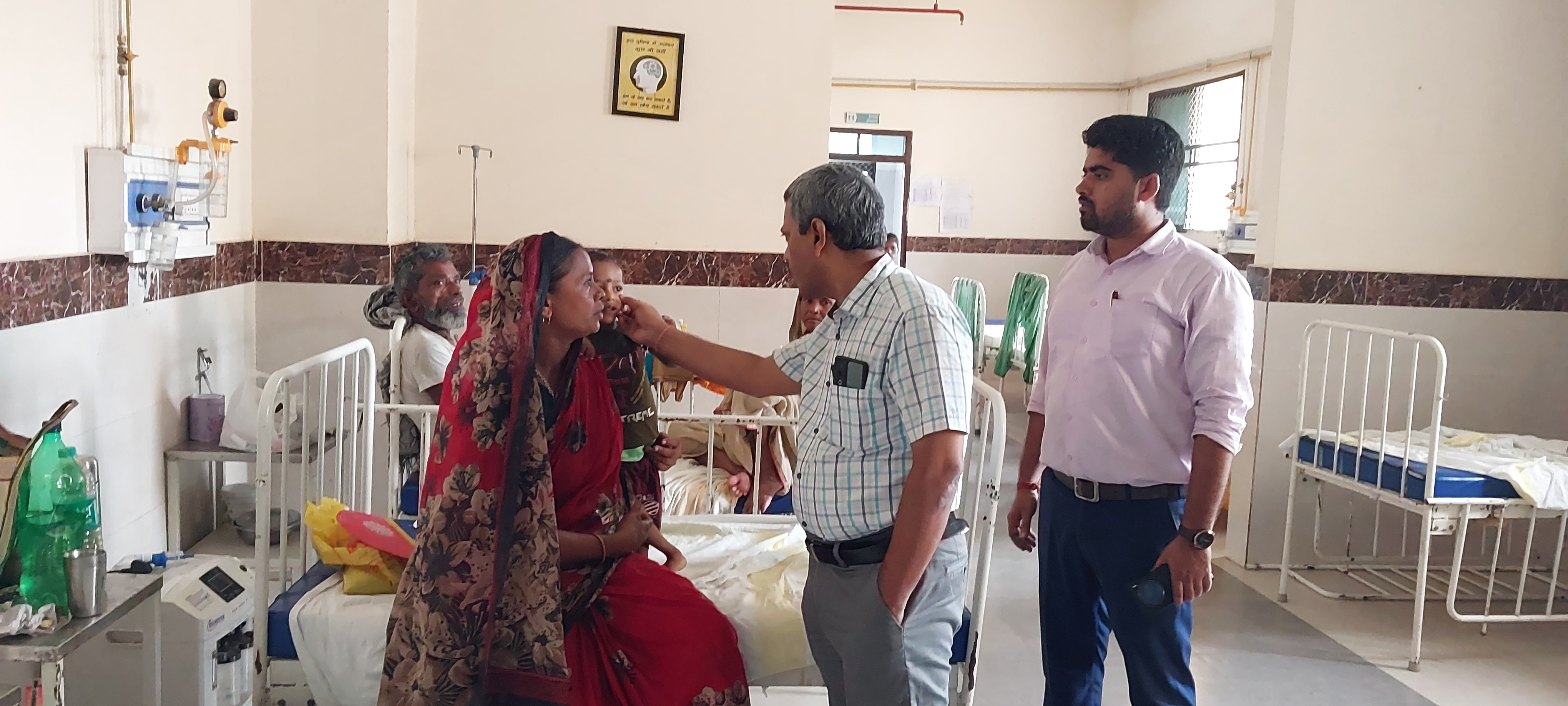 उपाधीक्षक का सदर अस्पताल में औचक निरीक्षण, मरीजों से फीडबैक लेकर व्यवस्थाओं का लिया जायजा