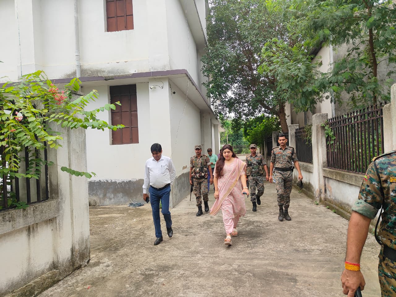 डीएम अभिलाषा शर्मा ने किया ईवीएम-वीवीपैट वेयरहाउस का निरीक्षण, सुरक्षा व्यवस्था पर दिया जोर