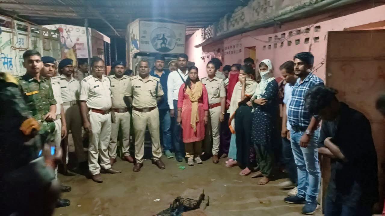 ऑर्केस्ट्रा संचालक के चंगुल से 4 नाबालिग लड़कियां मुक्त, संचालक पर केस दर्ज