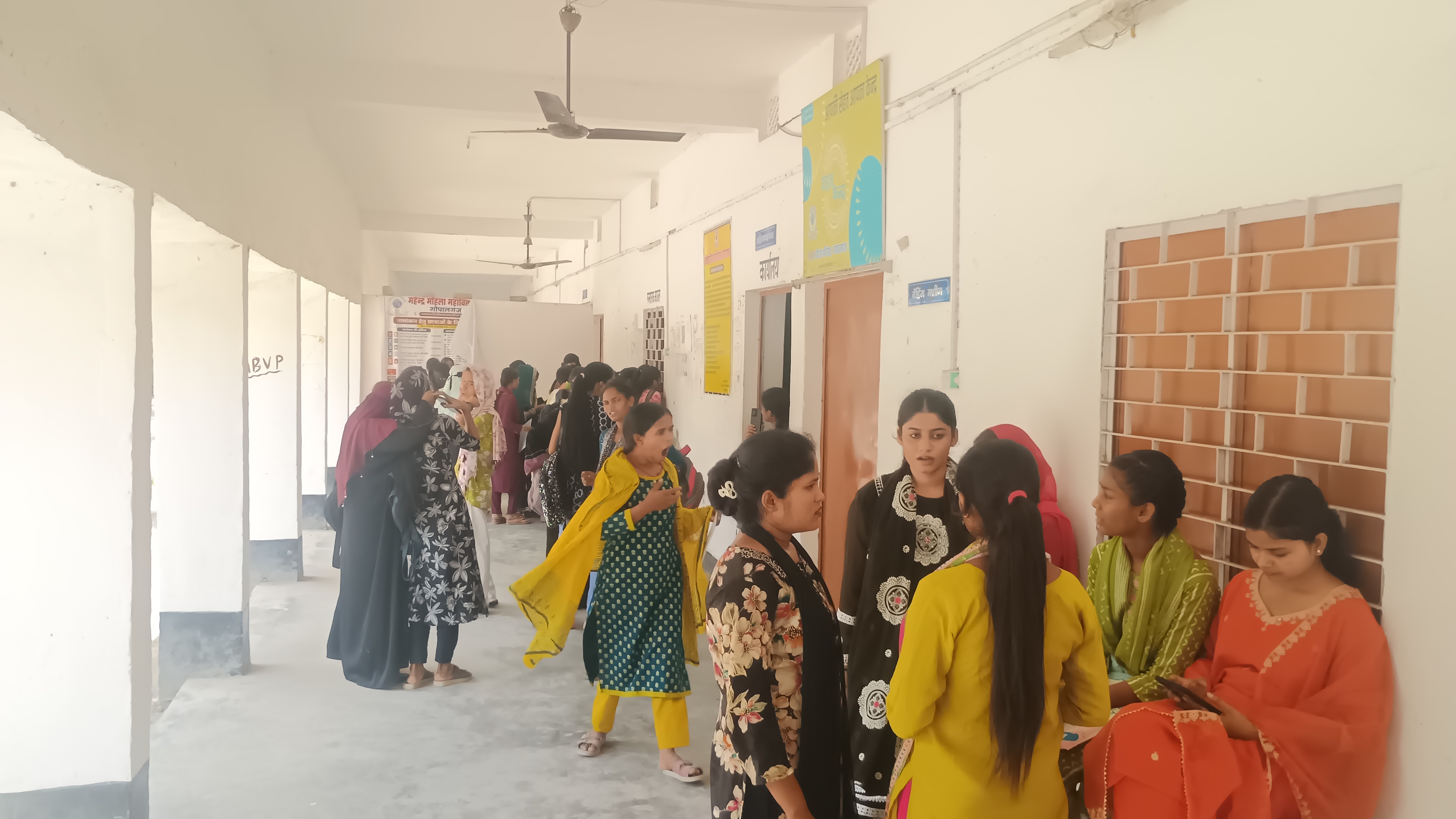 जेपीयू की दूसरी मेरिट लिस्ट का इंतजार, रोज कॉलेजों का चक्कर लगा रहे हजारों छात्र