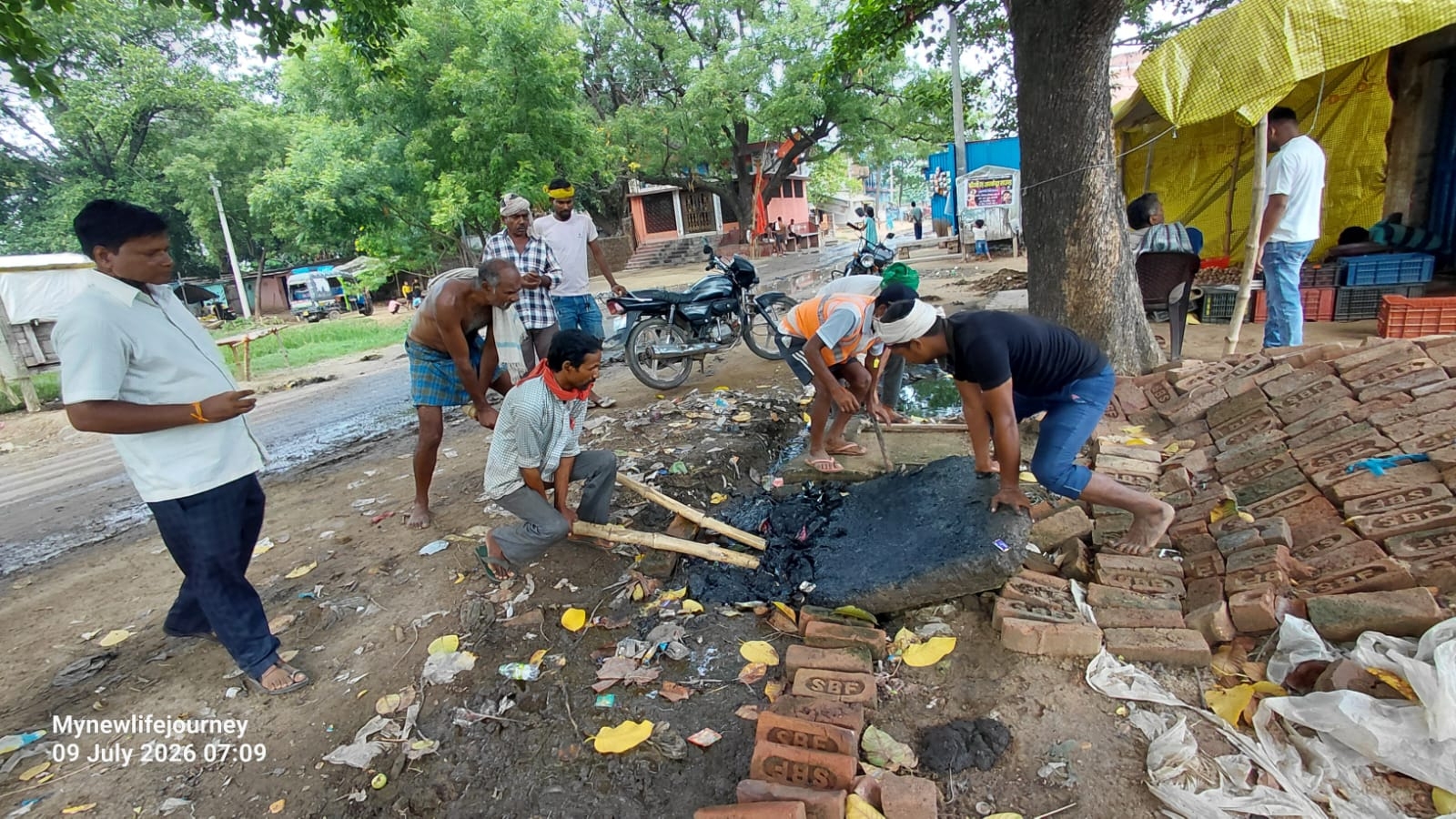 बक्सर में वर्षों से जाम मुख्य नाले की हुई सफाई, जलजमाव से ग्रामीणों को मिली राहत