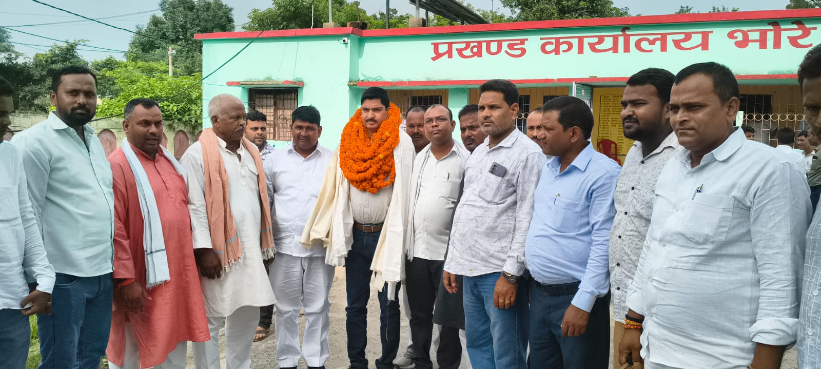 गोपालगंज: भोरे बीडीओ के सम्मान में विदाई समारोह, जनप्रतिनिधियों और कर्मियों ने किया सम्मानित