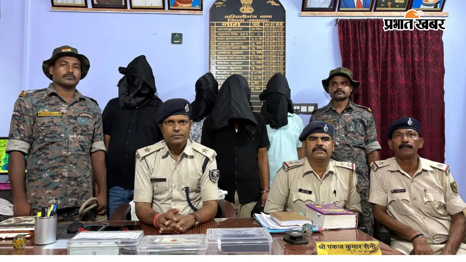 नवादा के वारिसलीगंज में बड़ी कार्रवाई, चार साइबर अपराधी गिरफ्तार, 26 ATM कार्ड और ₹71,700 नकद बरामद
