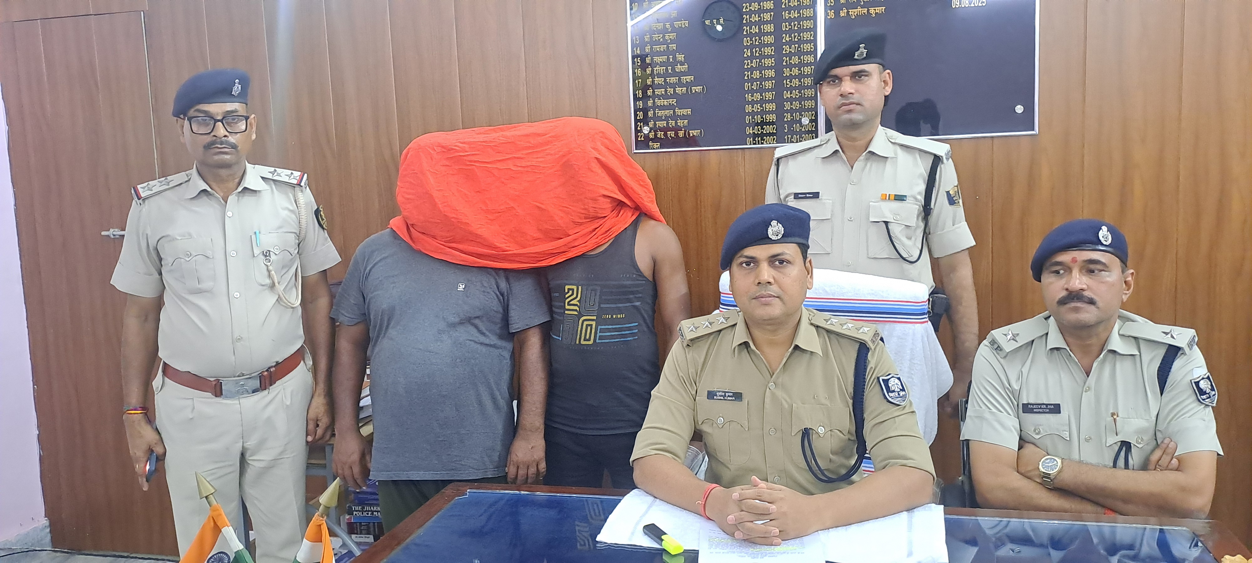 जोकीहाट में 12 लाख की विदेशी शराब जब्त, पश्चिम बंगाल के दो तस्कर गिरफ्तार