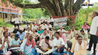नालंदा : नवादा-पावापुरी रेल परियोजना के विरोध में उतरे लोग, प्रखंड परिसर में धरना देकर जताया विरोध