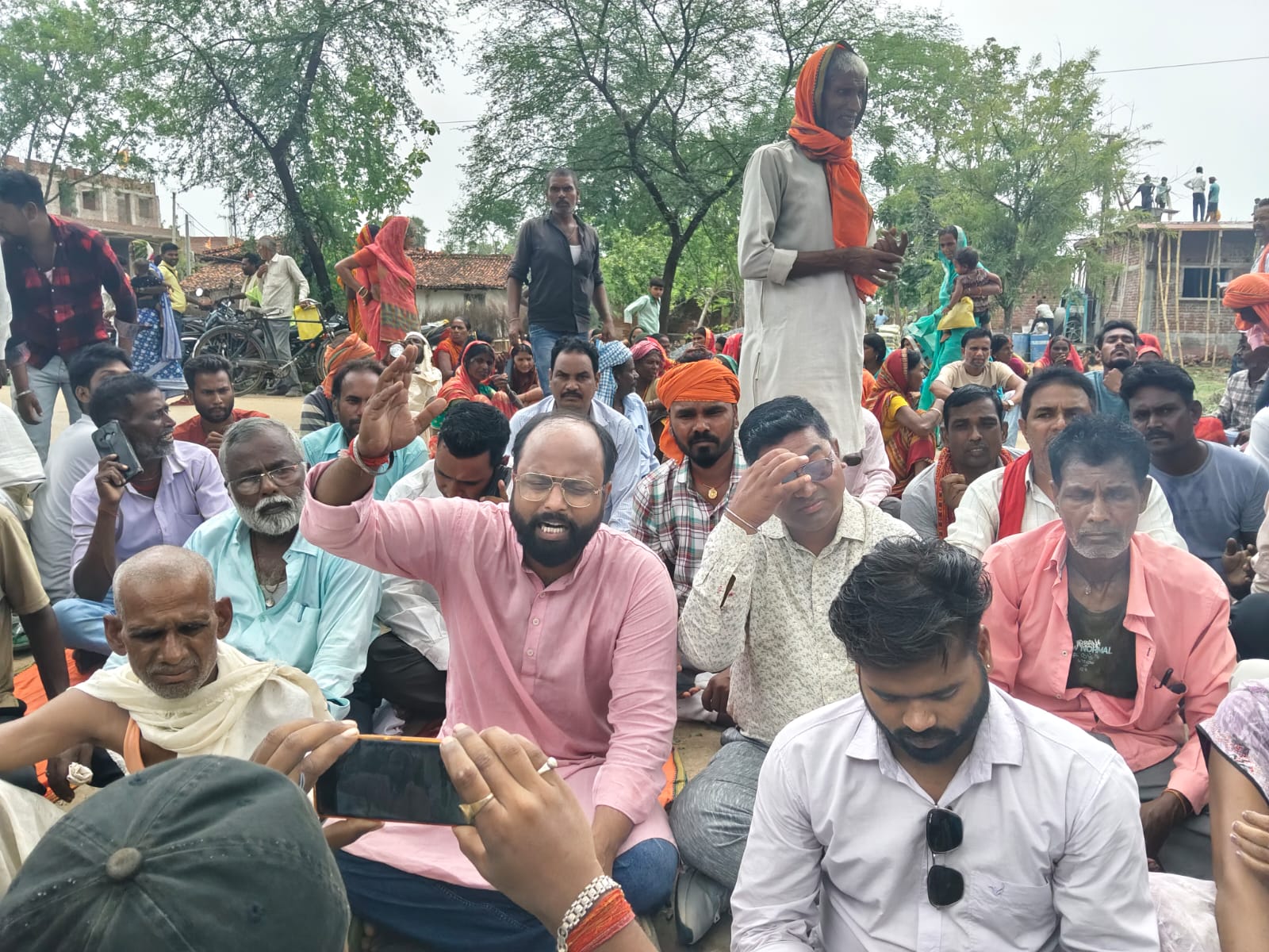 गढ़वा: कांडी थाना के सामने आक्रोशित लोगों ने किया हंगामा, चार घंटे जाम रही सड़क