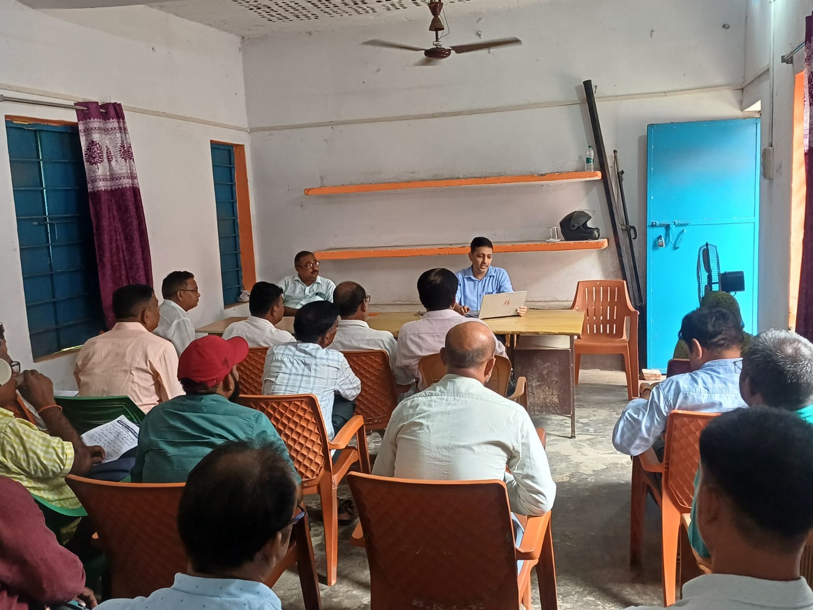 आरा : तरारी में एमडीएम, पठन-पाठन और नवोदय परीक्षा पर फोकस, बीडीओ कुंदन कुमार ने दिए निर्देश