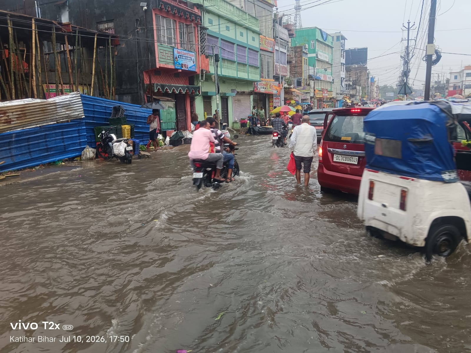 दो घंटे की बारिश में डूबा कटिहार शहर, सड़कों पर जलजमाव से लोगों की बढ़ी परेशानी
