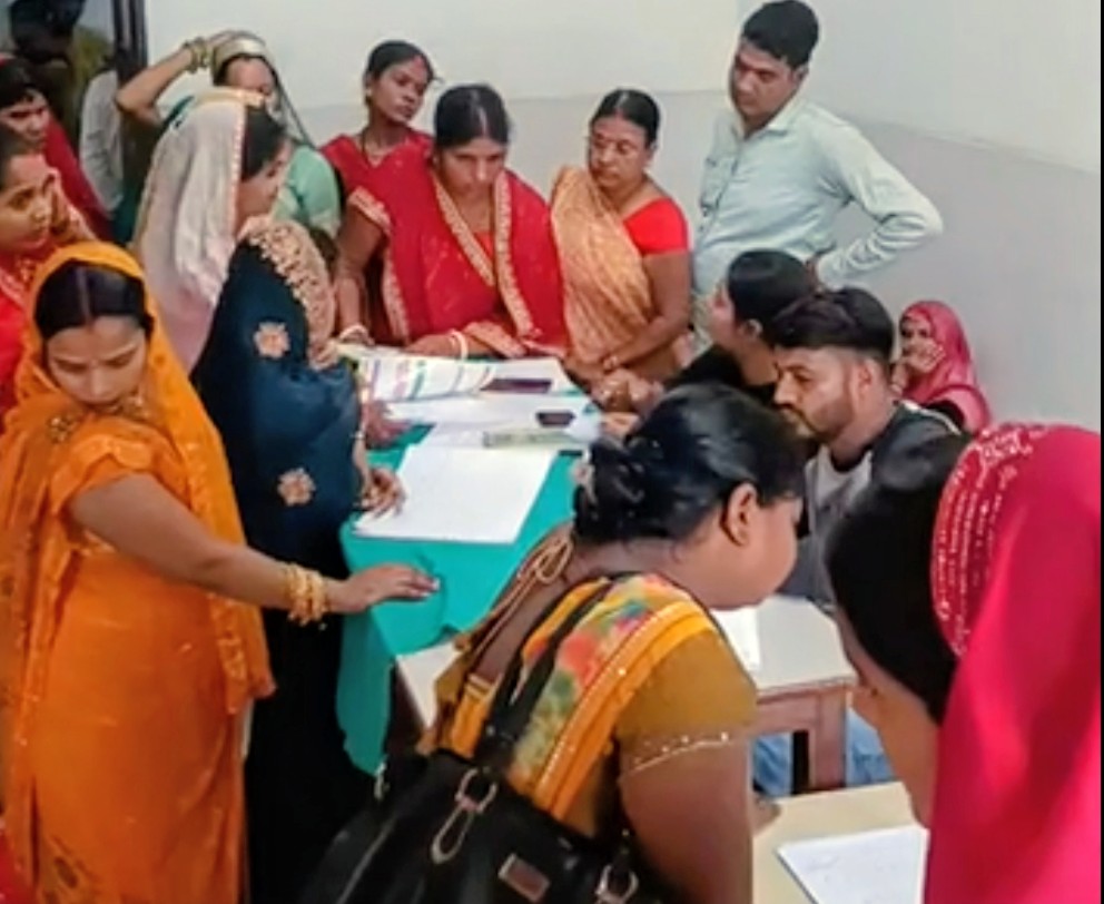 बक्सर में प्रधानमंत्री सुरक्षित मातृत्व दिवस पर चौसा सीएचसी में 96 गर्भवती महिलाओं की स्वास्थ्य जांच