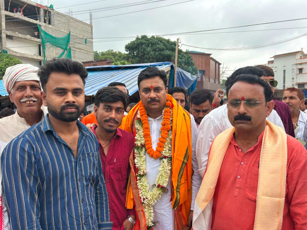 बंगाल सरकार के मंत्री उमेश राय का बक्सर में भव्य स्वागत, रामेश्वर नाथ मंदिर में की पूजा-अर्चना