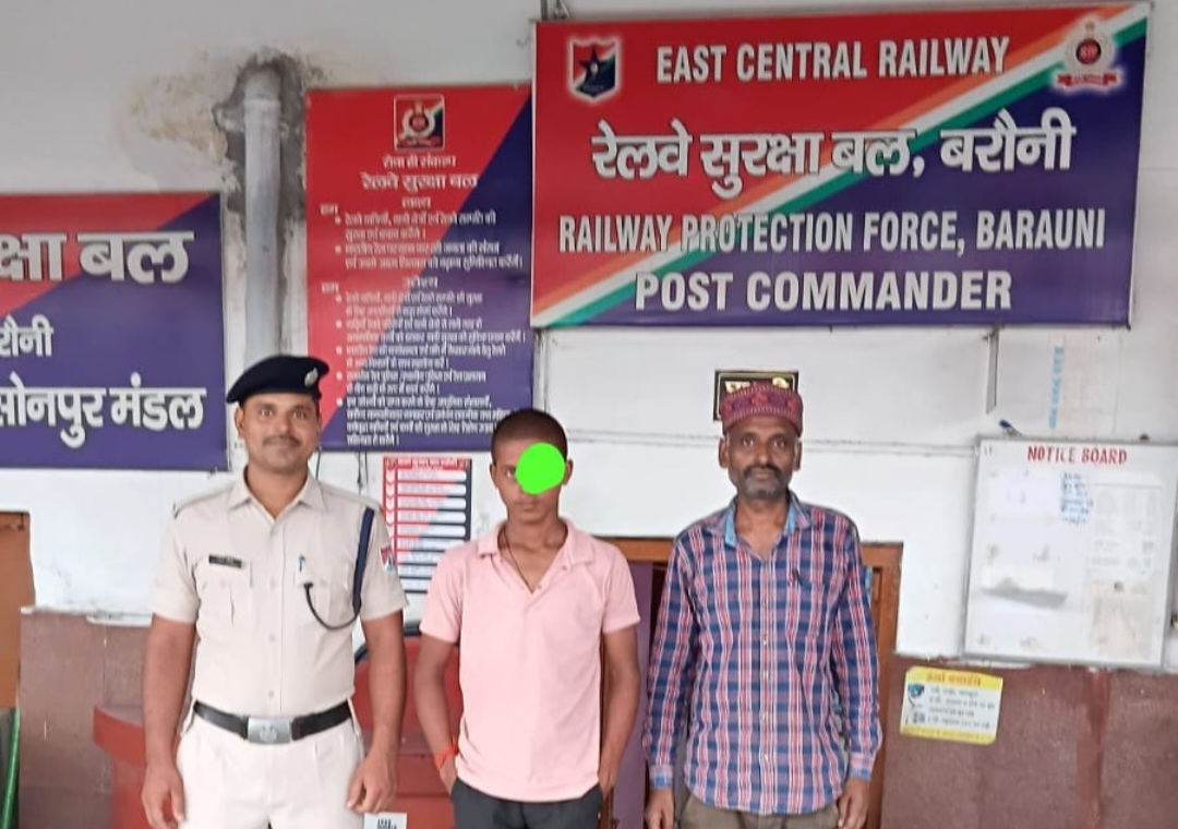 बरौनी जंक्शन पर संदिग्ध अवस्था में मिला 16 वर्षीय किशोर, मानव तस्करी रोधी अभियान में आरपीएफ ने लिया संरक्षण में