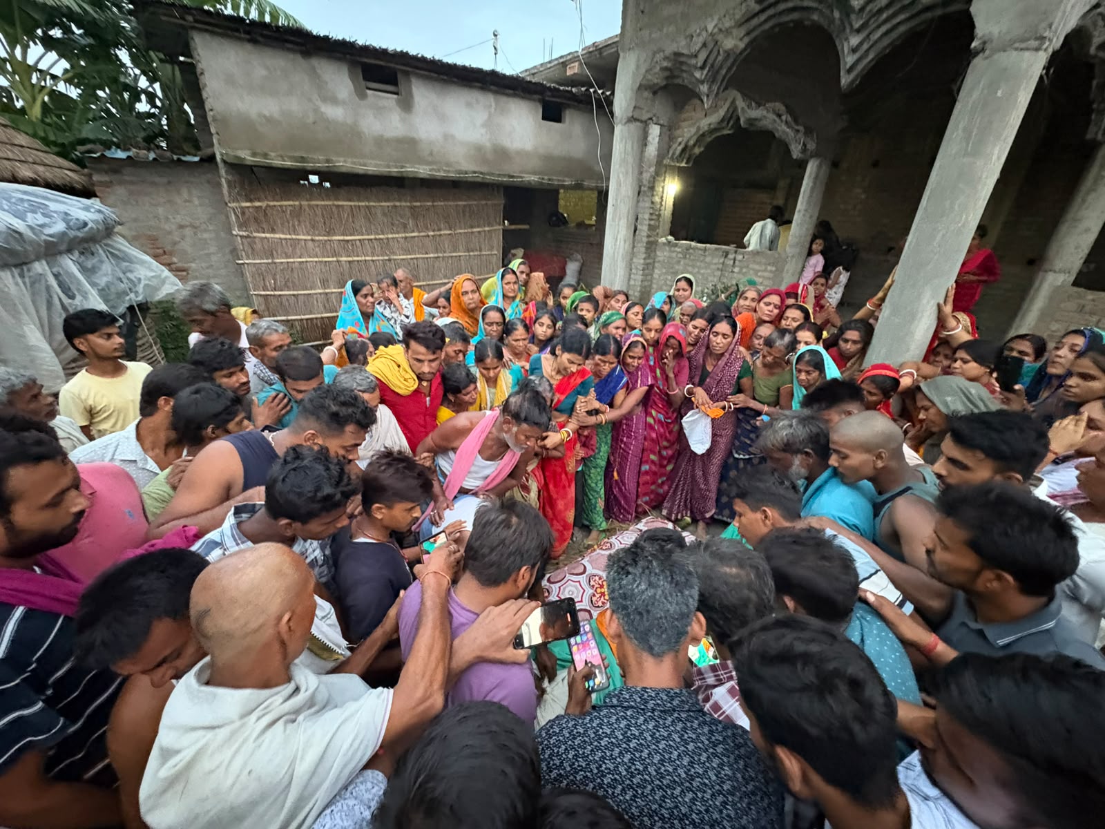 वैशाली: कार की टक्कर से घायल युवक का नौ दिन बाद इलाज के दौरान मौत, गांव पहुंचते ही मचा कोहराम