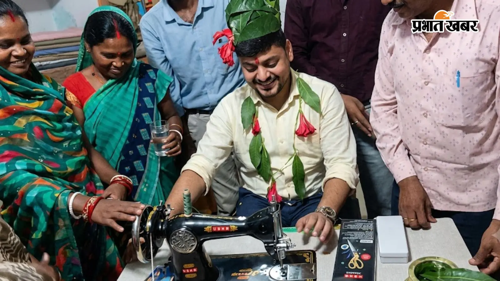 धनबाद के नेरो गांव में खुला निशुल्क सिलाई प्रशिक्षण केंद्र, डीसी आदित्य रंजन ने खुद चलाई सिलाई मशीन
