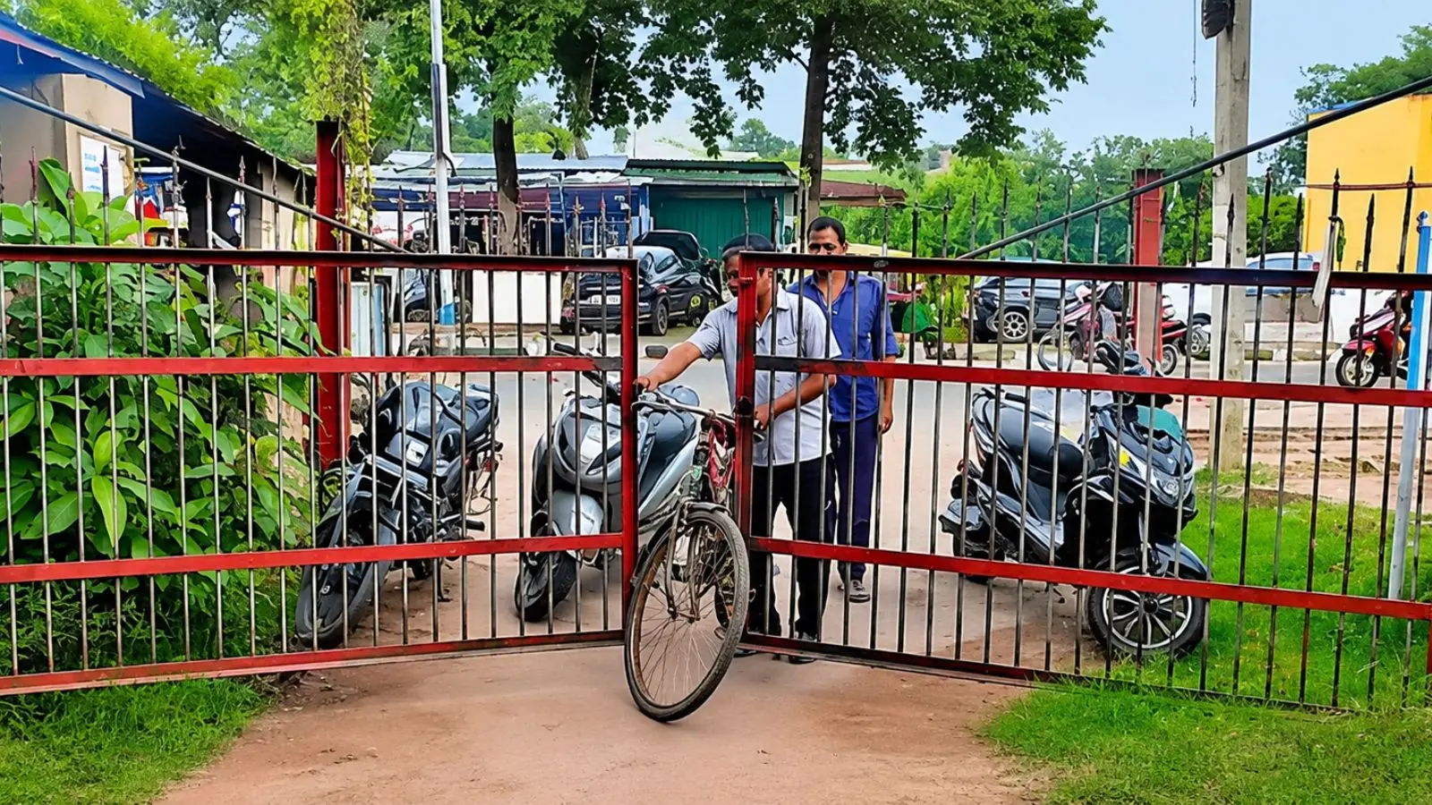 रांची की पॉश सोसाइटी अशोक नगर की सुरक्षा में लग रही सेंध, बंद गेट फांदकर हो रही आवाजाही