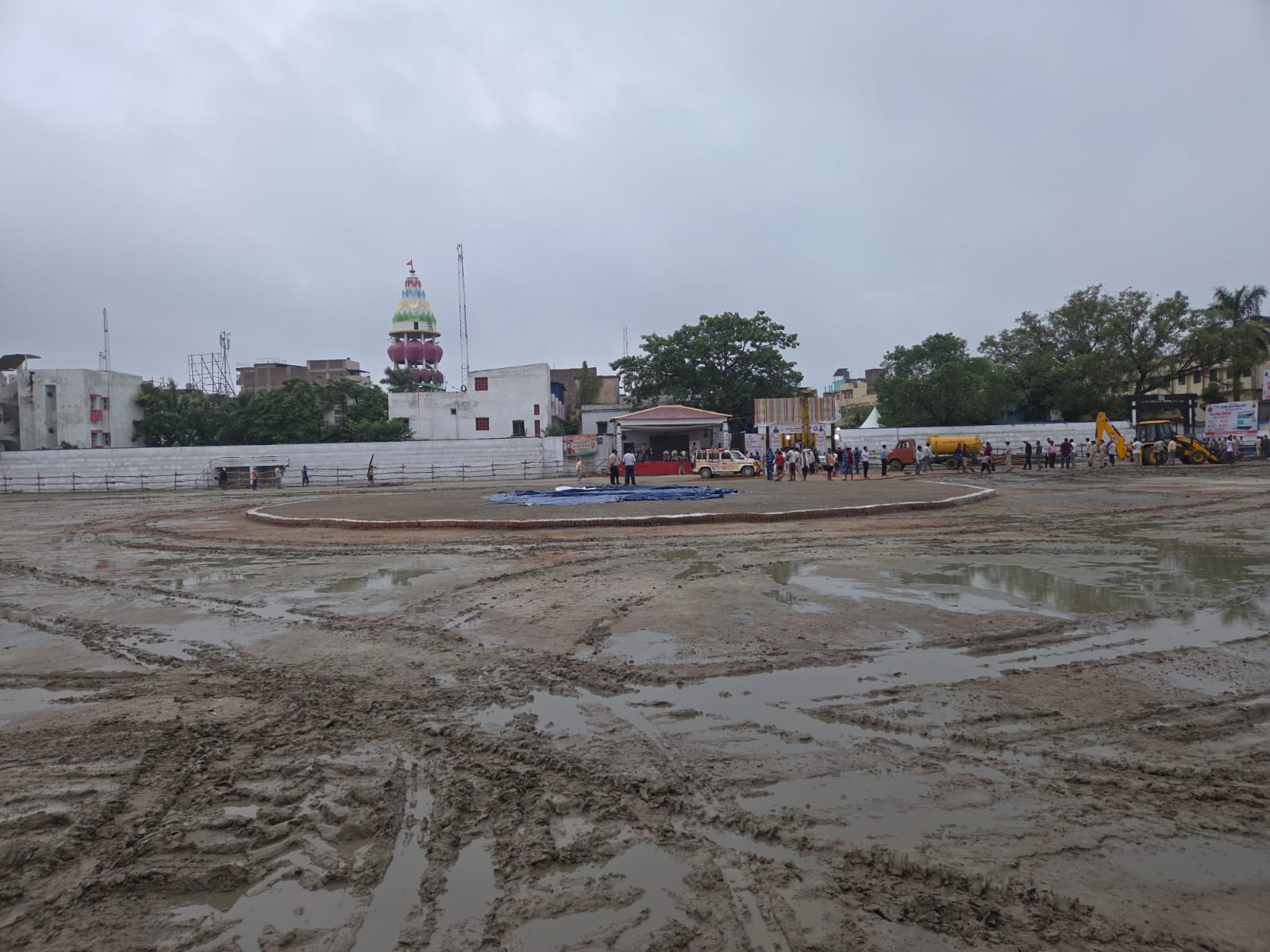 मौसम खराब होने से कार्यक्रम स्थल का हाल