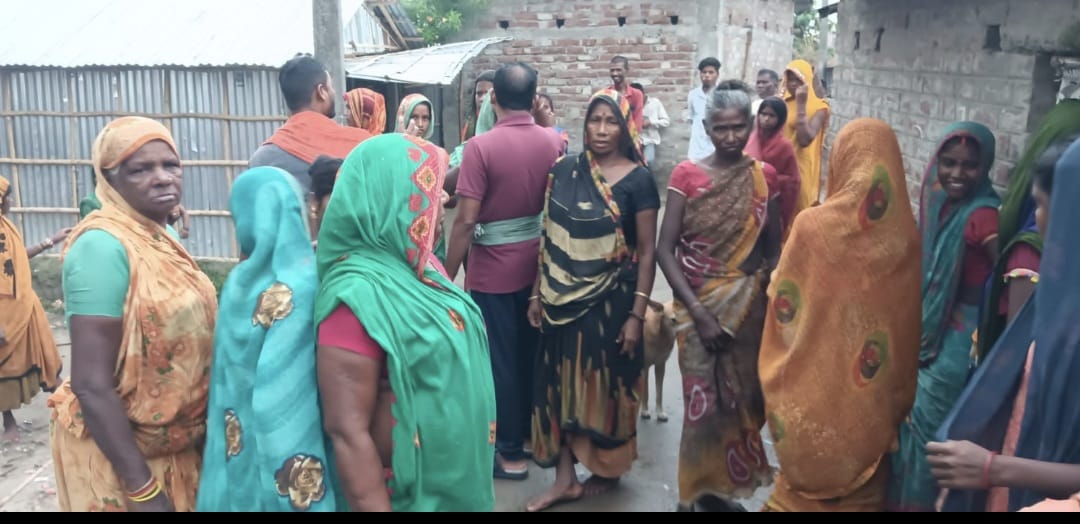800 भूमिहीन महादलित परिवारों को नहीं मिली जमीन, सड़क और नहर किनारे गुजर रही जिंदगी
