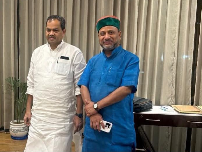 बरचौंदी में नए बिजली उपकेंद्र की मांग, ऊर्जा मंत्री को विधायक ने सौंपा प्रस्ताव