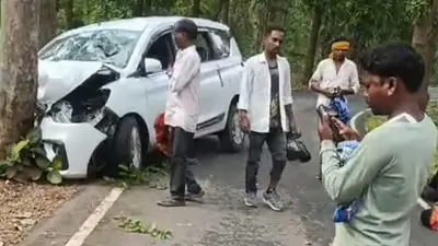छत्तीसगढ़ से लौट रहे श्रद्धालुओं की कार पेड़ से टकरायी, चिनिया के युवक की मौत