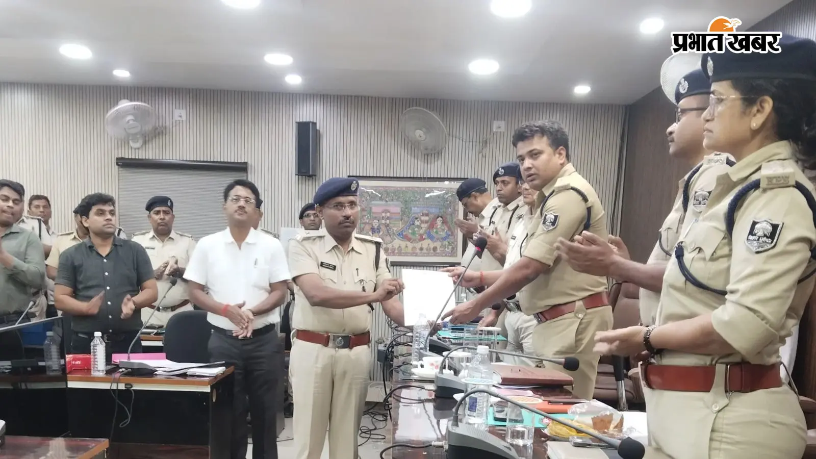 सीवान क्राइम मीटिंग, बेहतर काम करने वाले थानेदार बने 'SHO ऑफ द मंथ', एसपी ने दिए सख्त निर्देश