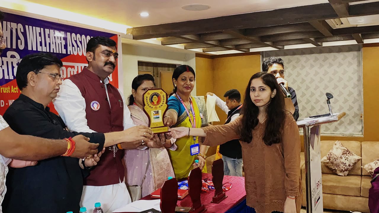 मानवाधिकार संगठन ने पर्वतारोही अनीशा दुबे को किया सम्मानित