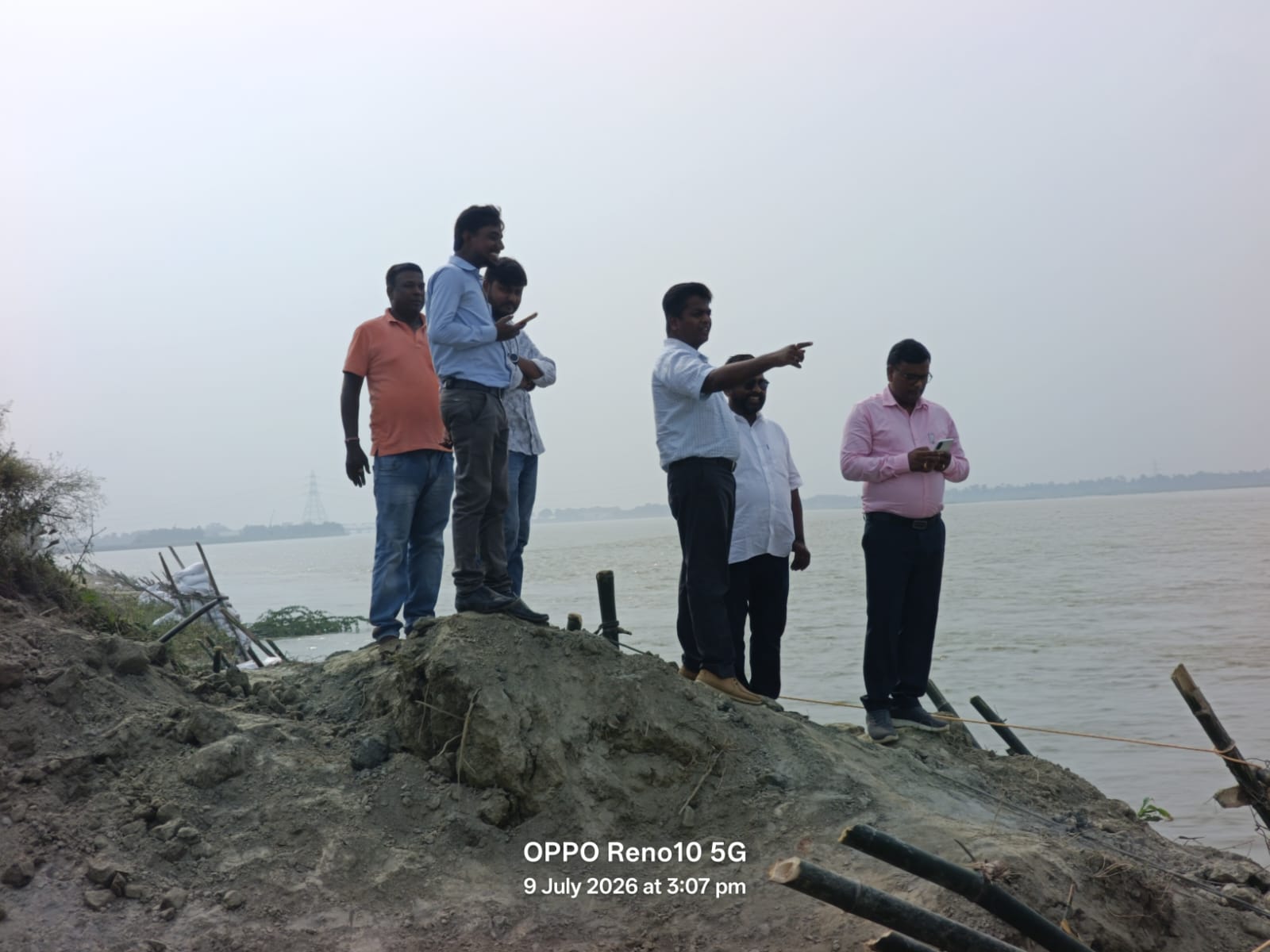 खगड़िया के शीशवा में युद्धस्तर पर चल रहा कटाव रोधी कार्य, प्रशासन की सक्रियता से ग्रामीणों ने ली राहत की सांस