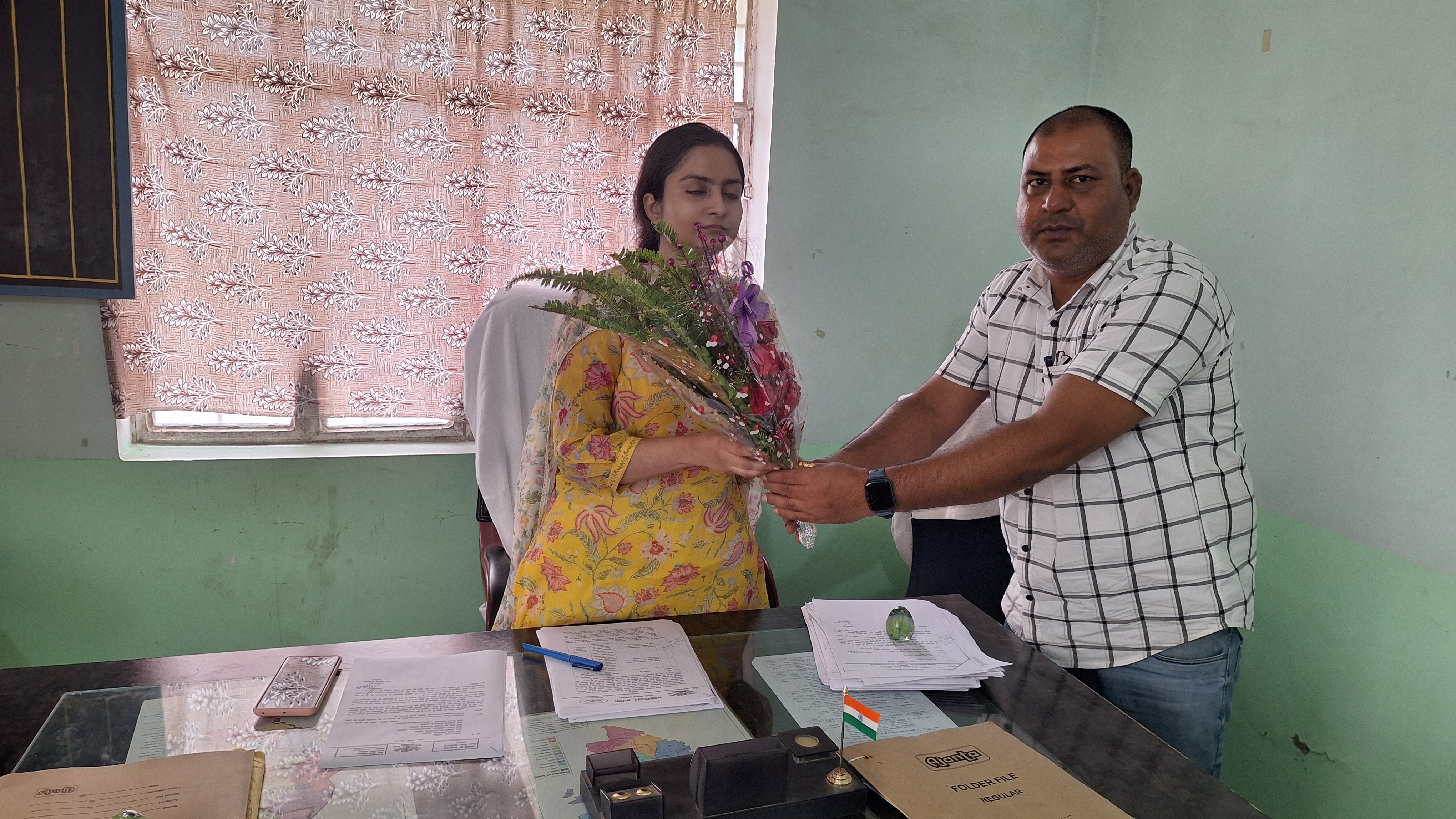 कुर्साकांटा के नए बीडीओ ने संभाला पदभार, बंद आधार केंद्र जल्द होगा शुरू