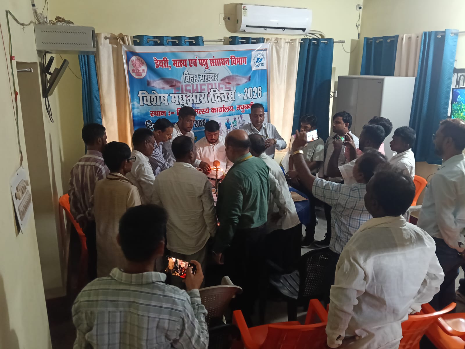विशेष मछुआरा दिवस पर आधुनिक मत्स्य पालन के लिए किसानों को किया गया जागरूक
