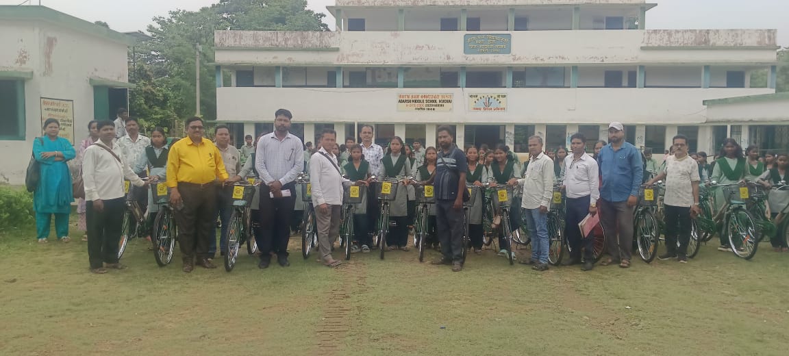 उन्नति का पहिया योजना : 162 विद्यार्थियों को मिली साइकिल