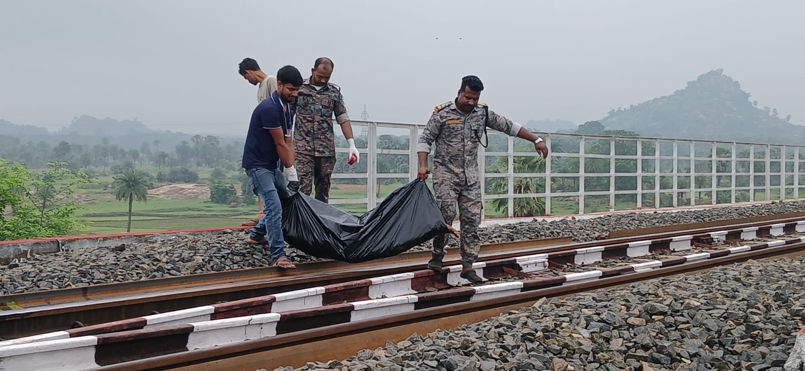 कुरमाहाट हॉल्ट के समीप ट्रेन की चपेट में आने से युवक की मौत, पुलिस जांच में जुटी